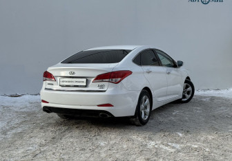 Подержанный автомобиль Hyundai i40 Sedan 2013 года (5 фото)