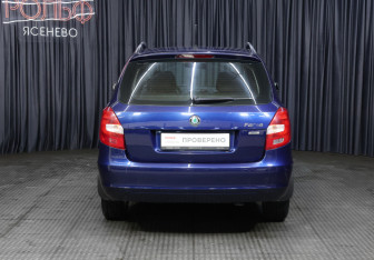 Подержанный автомобиль Skoda Fabia Wagon 2012 года (6 фото)