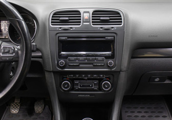Подержанный автомобиль Volkswagen Golf Hatchback 2012 года (13 фото)