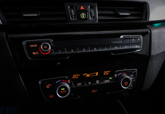 Подержанный автомобиль BMW X1 2018 года (18 фото)