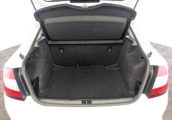 Подержанный автомобиль Skoda Rapid Liftback 2019 года (10 фото)