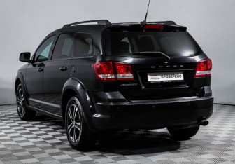 Подержанный автомобиль Dodge Journey 2011 года (7 фото)