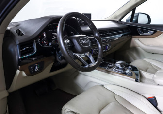 Подержанный автомобиль Audi Q7 2016 года (17 фото)