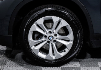 Подержанный автомобиль BMW X1 2016 года (15 фото)