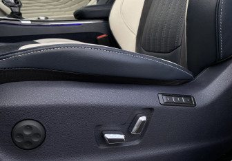 Подержанный автомобиль Hongqi HS5 2023 года (27 фото)