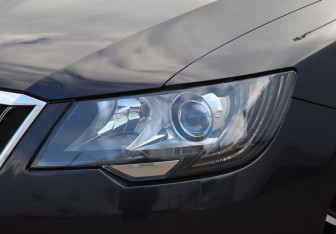 Подержанный автомобиль Skoda Superb Liftback 2013 года (25 фото)