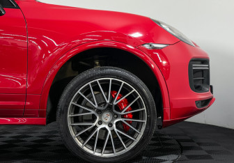 Подержанный автомобиль Porsche Cayenne 2013 года (23 фото)