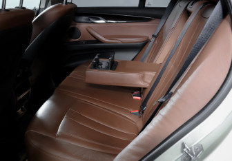 Подержанный автомобиль BMW X5 2016 года (10 фото)