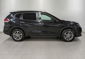 Подержанный автомобиль Nissan X-Trail 2015 года (4 фото)