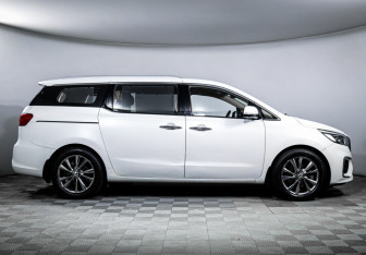Подержанный автомобиль Kia Carnival 2019 года (4 фото)