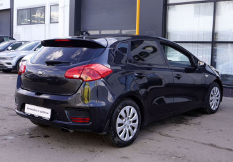 Подержанный автомобиль Kia Ceed Hatchback 2017 года (8 фото)