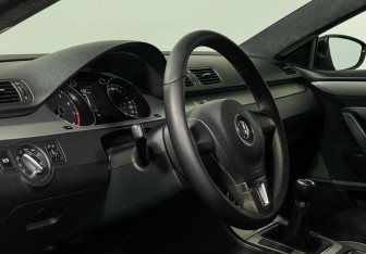 Подержанный автомобиль Volkswagen Passat CC 2010 года (13 фото)