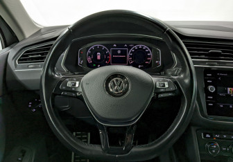 Подержанный автомобиль Volkswagen Tiguan 2019 года (25 фото)