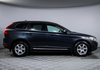 Подержанный автомобиль Volvo XC60 2010 года (4 фото)
