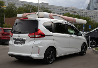 Подержанный автомобиль Honda Freed 2022 года (4 фото)