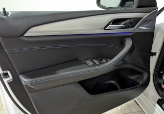 Подержанный автомобиль BMW X4 2020 года (19 фото)