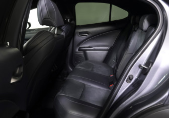 Подержанный автомобиль Lexus UX 2019 года (11 фото)