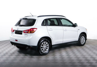 Подержанный автомобиль Mitsubishi ASX 2013 года (5 фото)