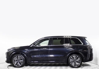 Подержанный автомобиль LiXiang L9 2023 года (8 фото)