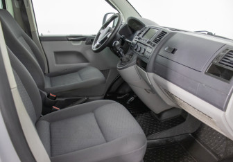 Подержанный автомобиль Volkswagen Caravelle 2010 года (9 фото)