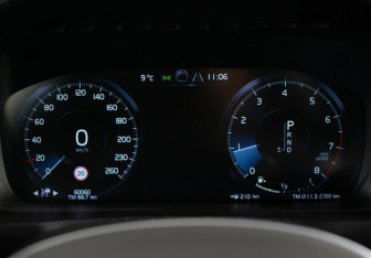 Подержанный автомобиль Volvo XC90 2020 года (15 фото)