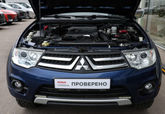 Подержанный автомобиль Mitsubishi Pajero Sport 2014 года (9 фото)