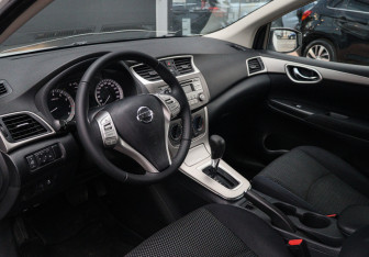 Подержанный автомобиль Nissan Tiida Hatchback 2015 года (12 фото)