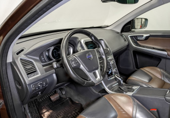 Подержанный автомобиль Volvo XC60 2014 года (16 фото)