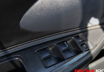 Подержанный автомобиль Nissan Primera Sedan 2003 года (16 фото)