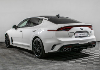 Подержанный автомобиль Kia Stinger 2021 года (7 фото)