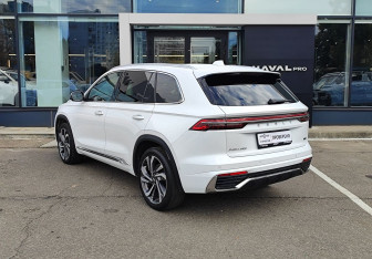 Подержанный автомобиль Geely Monjaro 2023 года (7 фото)