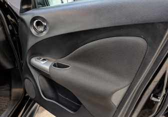 Подержанный автомобиль Nissan Juke 2017 года (24 фото)