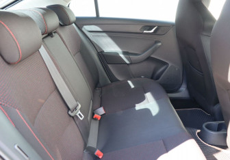 Подержанный автомобиль Skoda Rapid Liftback 2014 года (22 фото)