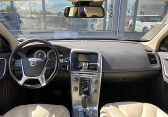 Подержанный автомобиль Volvo XC60 2012 года (12 фото)