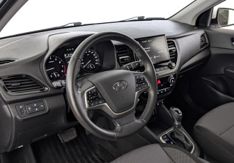 Подержанный автомобиль Hyundai Solaris Sedan 2022 года (15 фото)