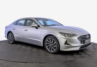 Подержанный автомобиль Hyundai Sonata 2022 года (3 фото)