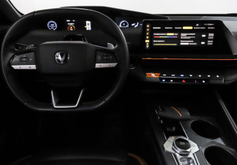 Подержанный автомобиль Changan UNI-V 2023 года (30 фото)