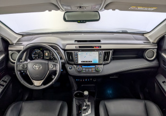 Подержанный автомобиль Toyota RAV4 2019 года (14 фото)
