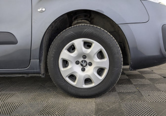 Подержанный автомобиль Peugeot Partner 2021 года (12 фото)