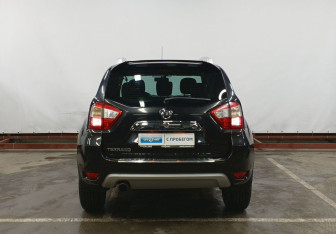 Подержанный автомобиль Nissan Terrano 2014 года (6 фото)