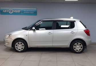 Подержанный автомобиль Skoda Fabia Hatchback 2010 года (8 фото)