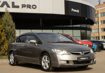 Подержанный автомобиль Honda Civic Sedan 2008 года (2 фото)