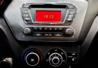 Подержанный автомобиль Kia Rio Sedan 2014 года (25 фото)