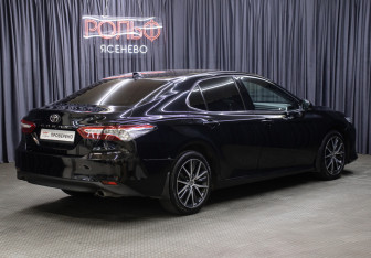 Подержанный автомобиль Toyota Camry Sedan 2021 года (5 фото)