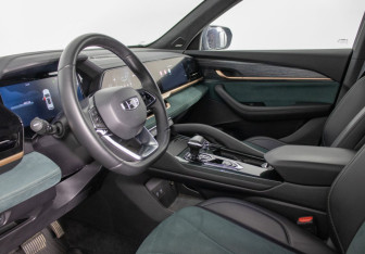 Подержанный автомобиль Geely Monjaro 2023 года (10 фото)