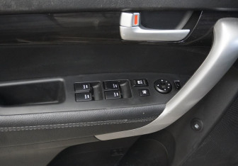 Подержанный автомобиль Kia Sorento 2011 года (14 фото)