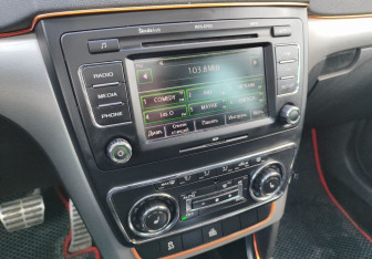 Подержанный автомобиль Skoda Yeti 2012 года (13 фото)