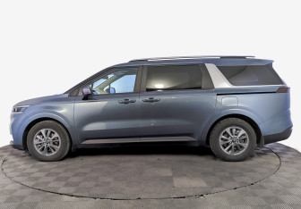 Подержанный автомобиль Kia Carnival 2022 года (8 фото)