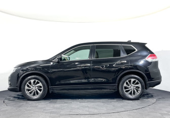 Подержанный автомобиль Nissan X-Trail 2017 года (8 фото)