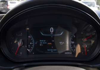 Подержанный автомобиль Opel Insignia Wagon 2014 года (11 фото)